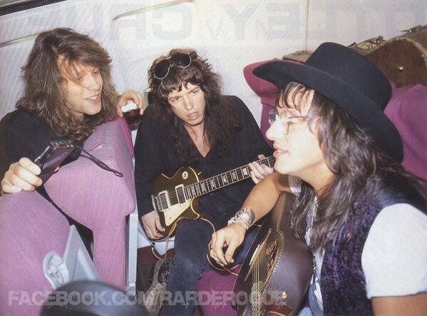 В самолете, Jon Bon Jovi, Tom Keifer (Cinderella), Richie Sambora (Bon Jovi)